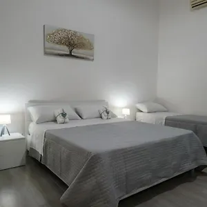 https://martins-apartament.palermohotels.org